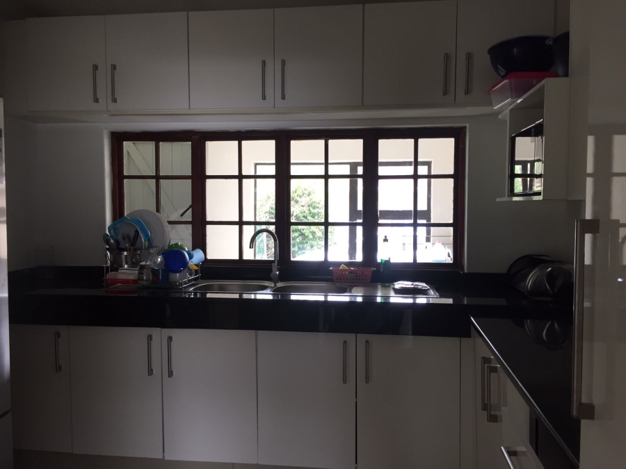 To Let 4 Bedroom Property for Rent in Beacon Bay Eastern Cape